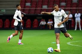 他成为众多 他成为众多